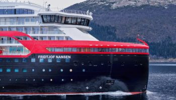 Hurtigruten Expeditions tauft Hybridschiff MS Fridtjof Nansen in der Arktis