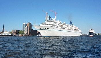 MS Amadea in Hamburg