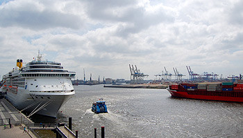 Die Costa Mediterranea in Hamburg © Melanie Kiel