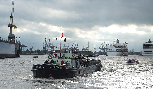 Über 300 Schiffe waren Gast des 825. Hafengeburtstags Hamburg © Melanie Kiel