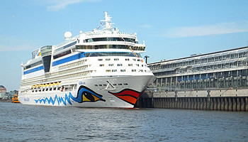 Zu Gast zu den Hamburg Cruise Days: die AIDAluna. Hier am Cruise Center Altona Foto: Melanie Kiel