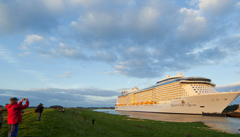 Emsüberführung der Quantum of the Seas unter den Augen von Schiffspottern © Royal Caribbean International