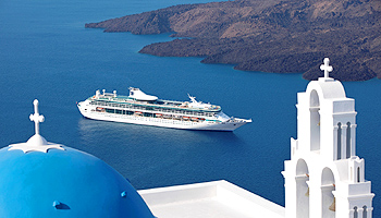 Die Splendour of the Seas vor Santorin © Royal Caribbean