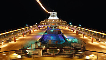Das Pooldeck der Mein Schiff 1 © TUI Cruises 