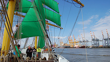 Die Alexander von Humboldt II auf der Außenweser vor Bremerhaven © Melanie Kiel