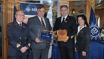 Plakettenzeremonie zum Erstanlauf der MSC Sinfonia in Warnemünde © MSC Kreuzfahrten
