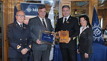Plakettenzeremonie zum Erstanlauf der MSC Sinfonia in Warnemünde © MSC Kreuzfahrten