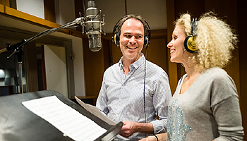 Sabrina Weckerlin und Thomas Borchert im Studio © TUI Cruises
