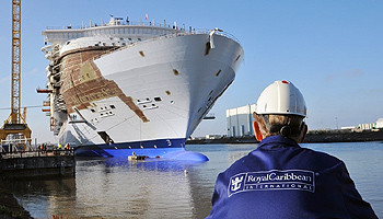 Aufschwimmen der Harmony of the Seas © Royal Caribbean Int.