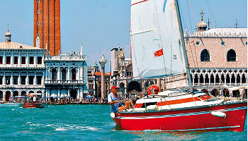 Die gesamte italienische Küste von Triest bis zum Golf von Tarent umfasst 91 Hafenkurzbeschreibungen im TourSet „Italienische Adria und Golf von Venedig“ © ADAC