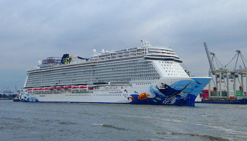 Norwegian Escape feiert Weltpremiere in Hamburg © Melanie Kiel