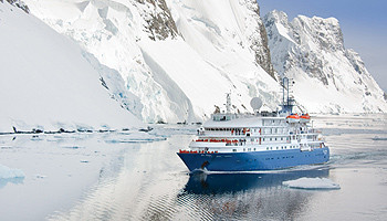 Als einziges Expeditions-Kreuzfahrtschiff darf die »Sea Spirit« in diesem Sommer auf direktem Kurs das Archipel Franz-Josef-Land ansteuern © Poseidon Expeditions