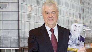„Senator Frank Horch: Hamburger Kreuzfahrtpersönlichkeit 2016“ © Michael Penner
