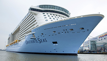 Die Ovation of The Seas erneut im Dock Elbe 17 © Meyer Werft