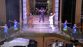 Show auf der Vision of the Seas © Royal Caribbean Int.