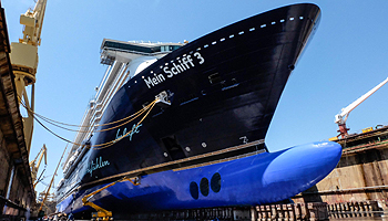 Die Mein Schiff 3 auf der Navantia-Werft in Cádiz © TUI Cruises