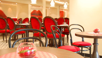 Zwölf Restaurants laden an Bord der AIDAprima zum Genießen ein, darunter das French Kiss mit französischer Küche © Melanie Kiel / Komm auf Kreuzfahrt