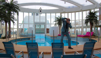 365 Tage Sommer herrscht unter einem Kuppeldach samt Pool auf Deck 16 © Komm auf Kreuzfahrt