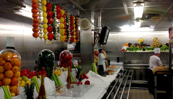 In der Galley der Splendour of the Seas © Melanie Kiel / Komm auf Kreuzfahrt