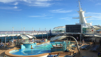 Der Pool © Melanie Kiel / Komm auf Kreuzfahrt