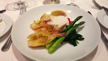Fischspezialitäten im Restaurant © Melanie Kiel / Komm auf Kreuzfahrt