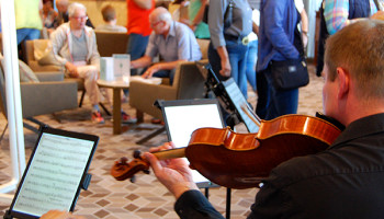 Musikveranstaltungen an Bord reichen von Klassik über Jazz bis Pop © Melanie Kiel