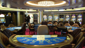 Das Casino auf Deck 6 ist angenehm überschaubar © Melanie Kiel
