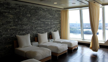 Relaxen mit Ausblick im Ruheraum des Spa © Melanie Kiel
