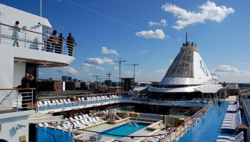 Blick auf das Sonnendeck auf Deck 14 © Melanie Kiel