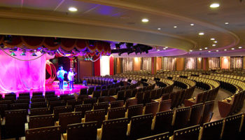 Die Lounge - das Theater der Marina - auf Deck 5 © Melanie Kiel
