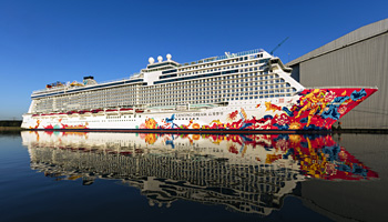 Genting Dream am Ausrüstungskai der Meyer Werft in Papenburg © Meyer Werft