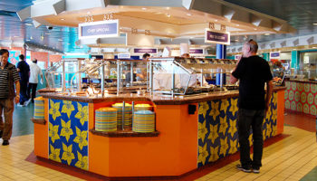 Zu den vielen inkludierten Dining-Optionen auf der Norwegian Jade zählen zwei Hauptrestaurants, ein Büfettrestaurant sowie diverse Grills und Imbisse