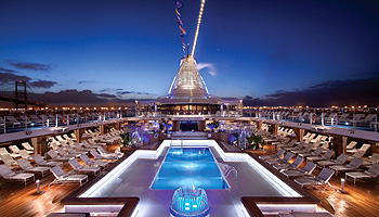 Poolbereich an Bord der O-Class-Schiffe © Oceania-Cruises