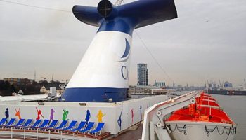 Blick vom Heck des Schiffes über die Sonnendecks auf Deck 11 und 12 © Melanie Kiel