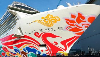 Norwegian Joy am Ausrüstungskai der Meyer Werft in Papenburg © Meyer Werft