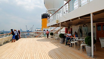 Die Bar Solarium auf dem Lido Montegna Deck 12 an Bord der Costa Magica © Melanie Kiel