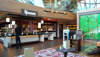 Auf der Mein Schiff 5 wurde es eingeführt, auf der Mein Schiff 6 ist es wieder dabei: das japanische Restaurant Hanami des prominenten Kochs Tim Raue auf Deck 4 am Heck des Schiffs © Melanie Kiel