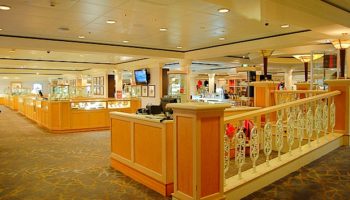 Sobald die Norwegian Jade ablegt, heißt's auf Deck 7: Shoppen! Von Souveniren bis zu Smaragden reicht hier das Angebot © Melanie Kiel