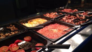 Im 7 Seas Buffet Restaurant werden Frühstück und Abendessen vom Büfett angeboten. Sollte man testen - es schmeckt hervorragend © Melanie Kiel