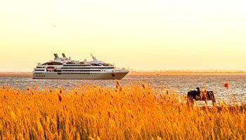 Le Soléal vor Bordeaux © Ponant / Philip Plisson