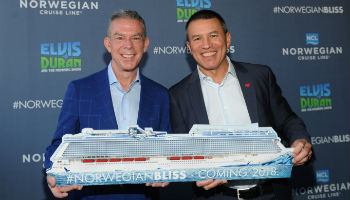 Elvis Duran und Andy Stuart, President und CEO von Norwegian Cruise Line © NCL Corporation Ltd.