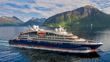 Le Lapérouse in norwegischem Fjord © Ponant/Philip Plisson
