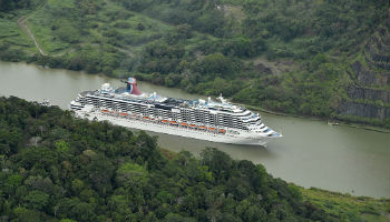 Die Carnival Splendor im Panamakanal © Carnival Cruise Line