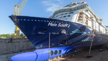 Die neue Mein Schiff 2 im Trockendock © TUI Cruises