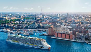 Bald keine Zukunftsmusik mehr - die neue AIDAnova vor der Elbphilharmonie in Hamburg © AIDA Cruises