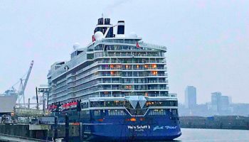 Die neue Mein Schiff 2 von TUI Cruises in Hamburg © Melanie Kiel