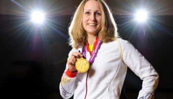 Annika Zeyen, Goldmedaillengewinnerin der Paralympics 2012, ist die Taufpatin der MS Viola © Phoenix Reisen