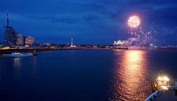 Feuerwerk über Bremerhaven zur Taufe der Vasco da Gama © Melanie Kiel