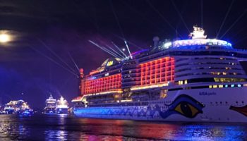 AIDAperla führt die Parade der Hamburg Cruise Days 2019 an © Melanie Kiel