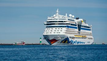 AIDAmar bei der Einfahrt in Rostock © AIDA Cruises / E.Gross